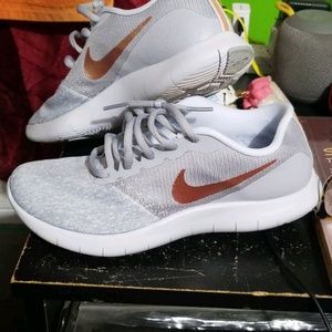 Meet your Posher, Natividad